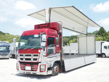 いすゞ ギガ 冷凍ウイング 大型 QKG-CYJ77A 年式 H28[写真03]