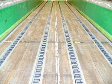 日野 グランドプロフィア ウイング車 大型 QKG-FW1AXBG 年式 H24[写真29]