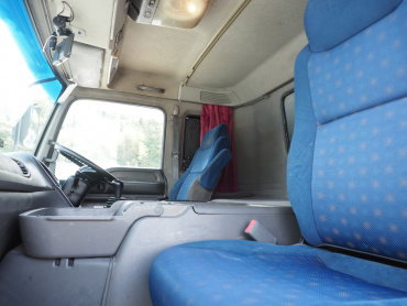 いすゞ ギガ ウイング車 大型 PKG-CYJ77W8 年式 H22[写真38]
