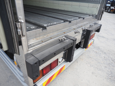 いすゞ ギガ 冷凍バン 大型 QKG-CYL77A 年式 H25 [写真16]