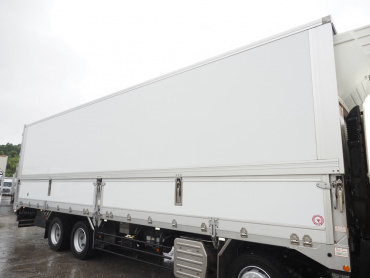 いすゞ ギガ 冷凍ウイング 大型 QKG-CYJ77B 年式 H29[写真09]