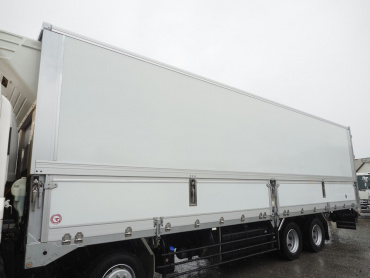 いすゞ ギガ 冷凍ウイング 大型 QKG-CYJ77B 年式 H29[写真11]