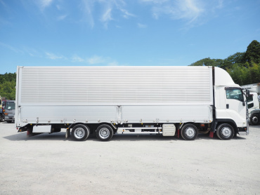 いすゞ ギガ ウイング車 大型 QKG-CYJ77B 年式 H29[写真09]
