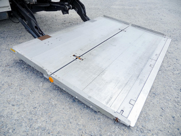 日野 レンジャープロ 冷凍バン 中型 TKG-FC9JLAA 年式 H27[写真19]