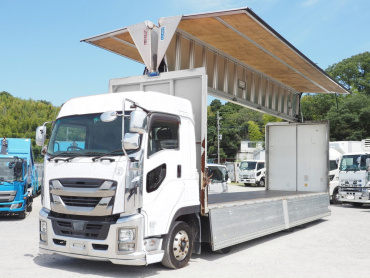 いすゞ ギガ ウイング車 大型 QKG-CYJ77B 年式 H28[写真02]