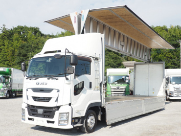 いすゞ ギガ ウイング車 大型 QKG-CYJ77B 年式 H28[写真02]