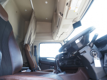 日野 プロフィア ウイング車 大型 2DG-FW1AHG 年式 H29[写真31]