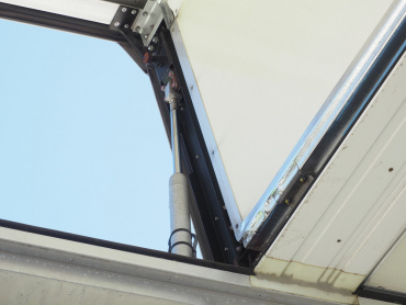 いすゞ ギガ 冷凍ウイング 大型 QKG-CYJ77B 年式 H29[写真14]