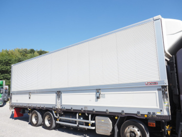 いすゞ ギガ 冷凍ウイング 大型 QKG-CYJ77B 年式 H29[写真11]