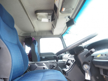 いすゞ ギガ ウイング車 大型 QKG-CYJ77A 年式 H27[写真21]