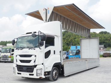 いすゞ ギガ ウイング車 大型 QKG-CYJ77B 年式 H28[写真03]