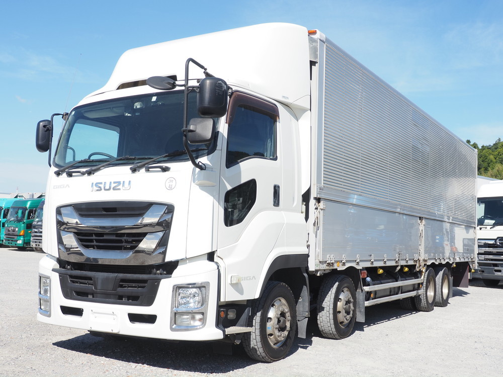 いすゞ ギガ ウイング車 大型 QPG-CYJ77B 年式 H28[写真01]
