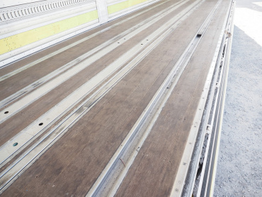 いすゞ ギガ 冷凍ウイング 大型 QKG-CYJ77B 年式 H29[写真24]