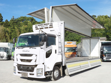 いすゞ ギガ 冷凍ウイング 大型 QKG-CYJ77B 年式 H29[写真03]
