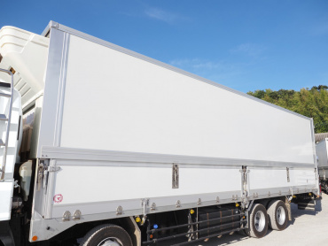 いすゞ ギガ 冷凍ウイング 大型 QKG-CYJ77B 年式 H29[写真16]