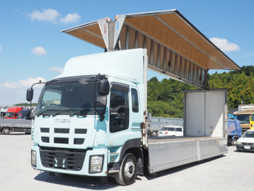 いすゞ ギガ ウイング車 大型 QKG-CYJ77A 年式 H25[写真03]