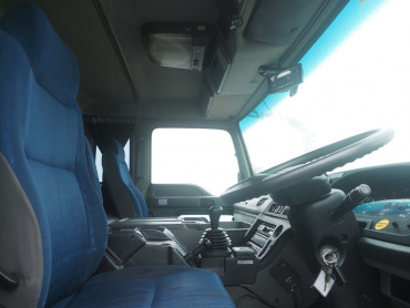 いすゞ ギガ 冷凍ウイング 大型 QKG-CYJ77A 年式 H27[写真36]