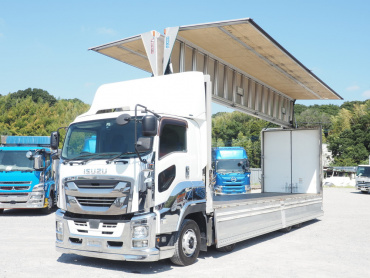 いすゞ ギガ ウイング車 大型 2PG-CYJ77C 年式 H30[写真02]