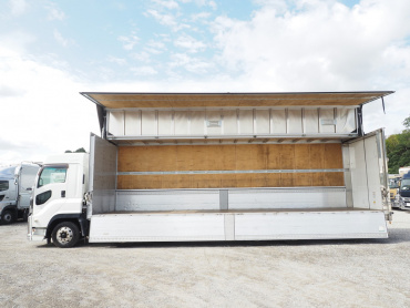 いすゞ ギガ ウイング車 大型 QKG-CYJ77B 年式 H28[写真18]