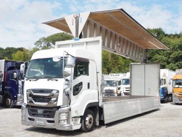 いすゞ ギガ ウイング車 大型 QKG-CYJ77B 年式 H28[写真02]
