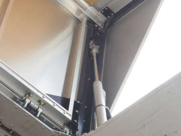 いすゞ ギガ ウイング車 大型 QKG-CYJ77B 年式 H28[写真12]