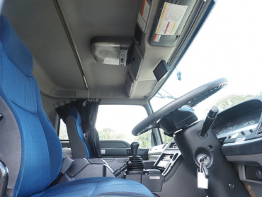 いすゞ ギガ ウイング車 大型 LKG-CYJ77A 年式 H23[写真28]