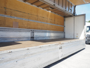 いすゞ ギガ ウイング車 大型 QPG-CYJ77B 年式 H28[写真21]