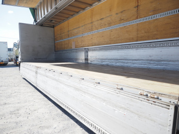 いすゞ ギガ ウイング車 大型 QPG-CYJ77B 年式 H28[写真20]