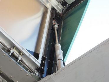 いすゞ ギガ ウイング車 大型 QPG-CYJ77B 年式 H28[写真12]