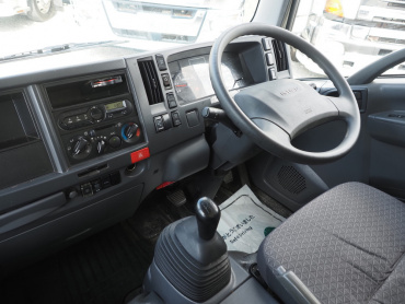 いすゞ エルフ バン車 小型 TRG-NLR85AN 年式 H30[写真20]