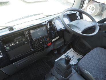 いすゞ エルフ バン車 小型 TRG-NLR85AN 年式 H30[写真16]