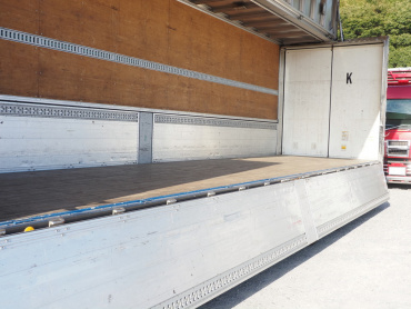 いすゞ ギガ ウイング車 大型 LKG-CYJ77A 年式 H23[写真24]