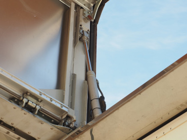 いすゞ ギガ ウイング車 大型 LKG-CYJ77A 年式 H23[写真22]