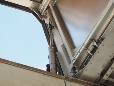 いすゞ ギガ ウイング車 大型 LKG-CYJ77A 年式 H23[写真16]