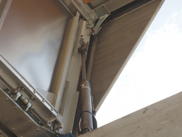 いすゞ ギガ ウイング車 大型 LKG-CYJ77A 年式 H23[写真15]