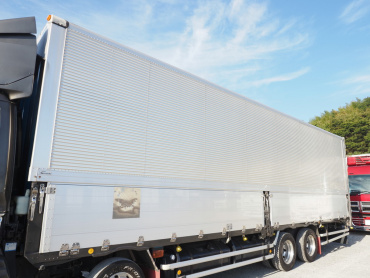 いすゞ ギガ ウイング車 大型 LKG-CYJ77A 年式 H23[写真18]