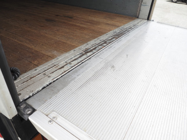 いすゞ エルフ ウイング車 小型 SKG-NPR85YN 年式 H25[写真31]