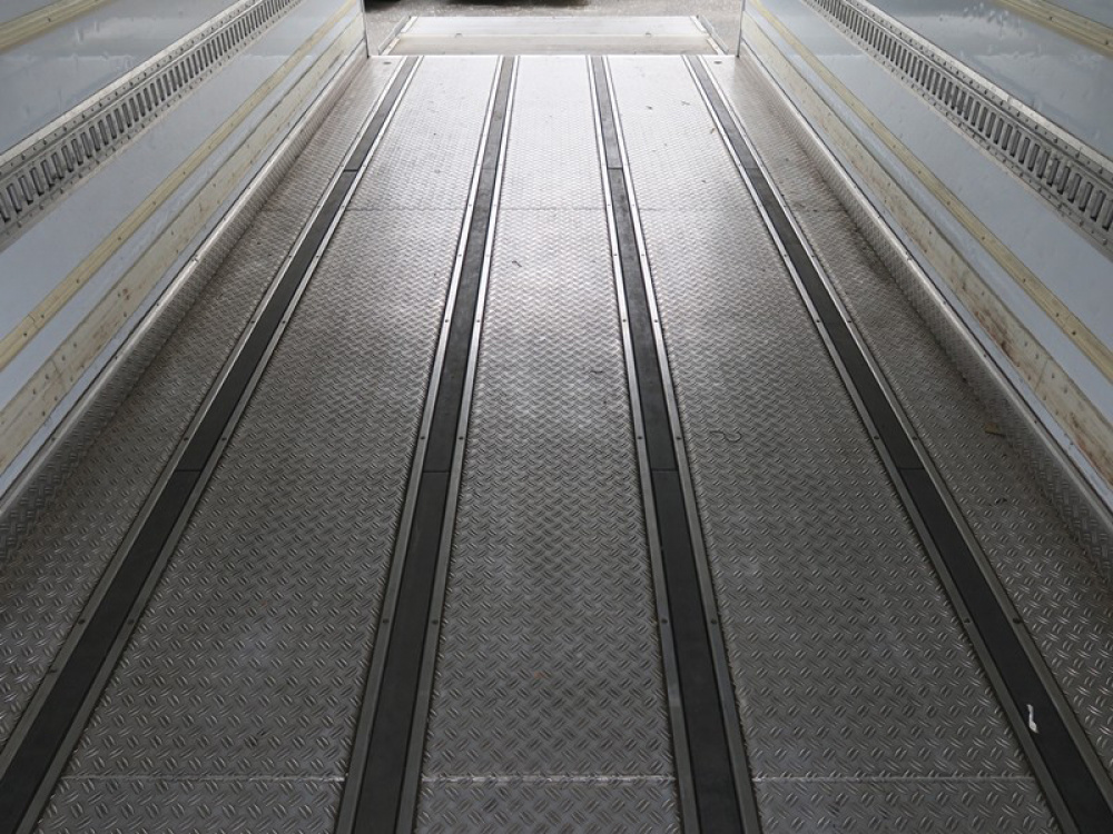 いすゞ フォワード 冷凍バン 中型 TKG-FRR90S2 年式 H25[写真07]