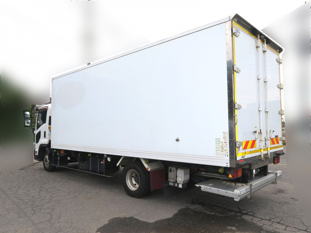 いすゞ フォワード 冷凍バン 中型 TKG-FRR90S2 年式 H25[写真05]