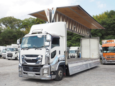 いすゞ ギガ ウイング車 大型 QPG-CYJ77B 年式 H29[写真03]
