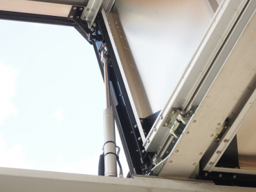 いすゞ ギガ ウイング車 大型 QPG-CYJ77B 年式 H29[写真11]