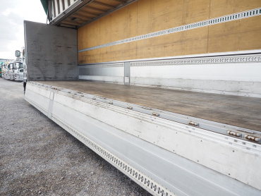 いすゞ ギガ ウイング車 大型 QPG-CYJ77B 年式 H29[写真18]