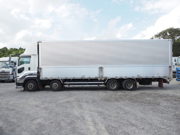 いすゞ ギガ ウイング車 大型 QPG-CYJ77B 年式 H29[写真12]