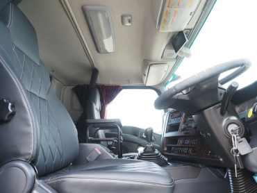 いすゞ ギガ 平ボディ 大型 QKG-CYJ77B 年式 H29[写真27]