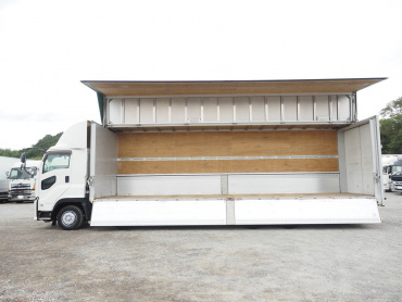 いすゞ ギガ ウイング車 大型 QKG-CYJ77B 年式 H28[写真17]