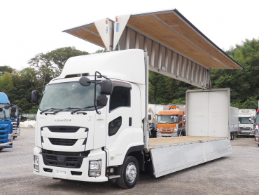 いすゞ ギガ ウイング車 大型 QKG-CYJ77B 年式 H28[写真03]