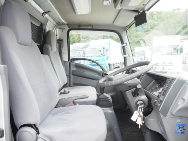 いすゞ エルフ バン車 小型 TRG-NMR85N 年式 H29[写真23]