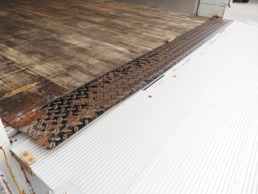 いすゞ ギガ ウイング車 大型 LKG-CYJ77A 年式 H23[写真30]