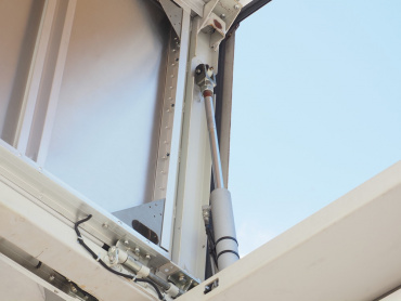 いすゞ ギガ ウイング車 大型 QKG-CYJ77B 年式 H28[写真19]