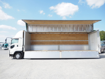 いすゞ ギガ ウイング車 大型 QKG-CYJ77B 年式 H28[写真17]